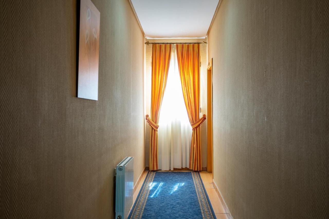 Hotel Los Barruecos By Croma Malpartida de Cáceres Екстериор снимка