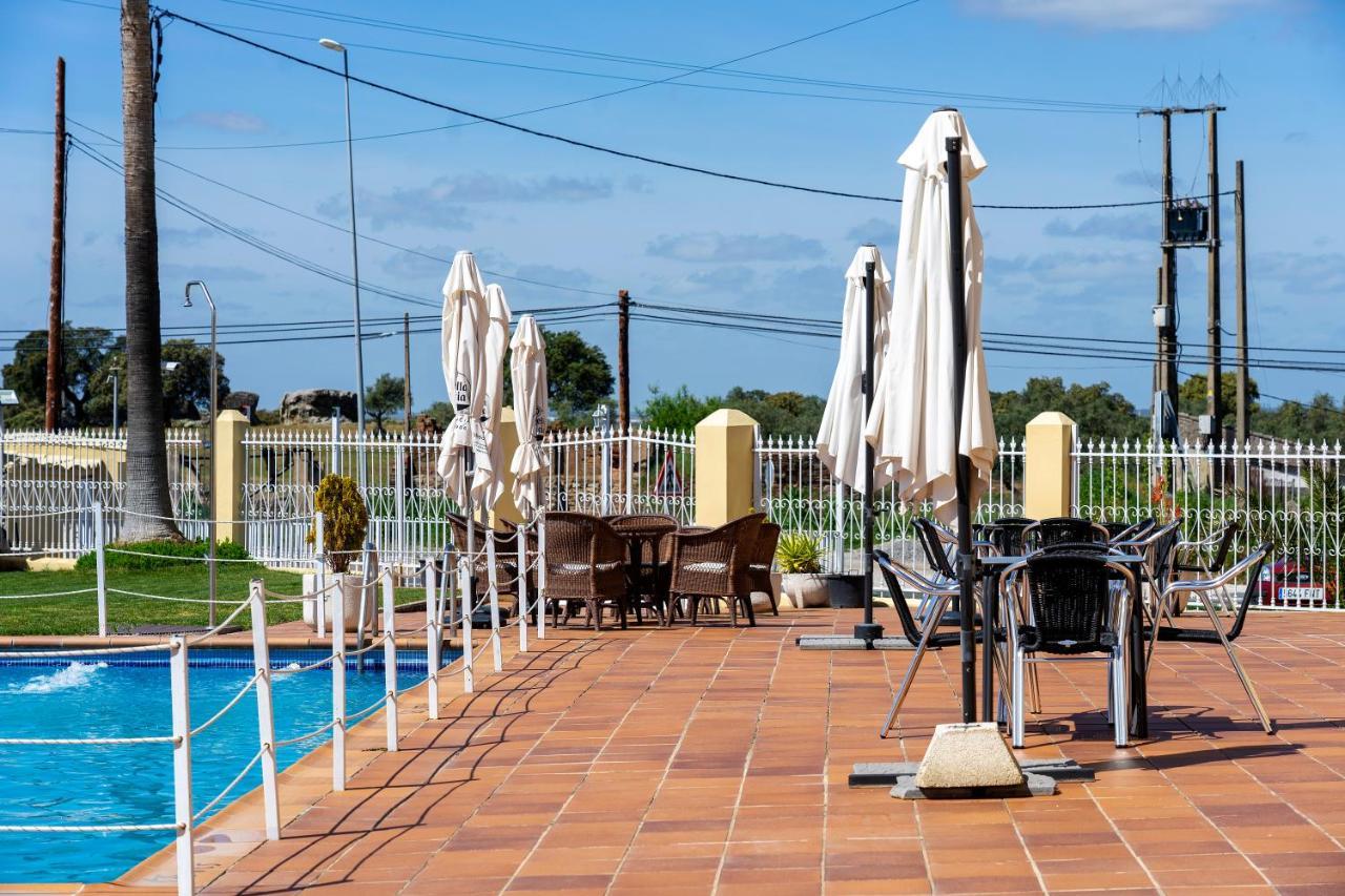 Hotel Los Barruecos By Croma Malpartida de Cáceres Екстериор снимка