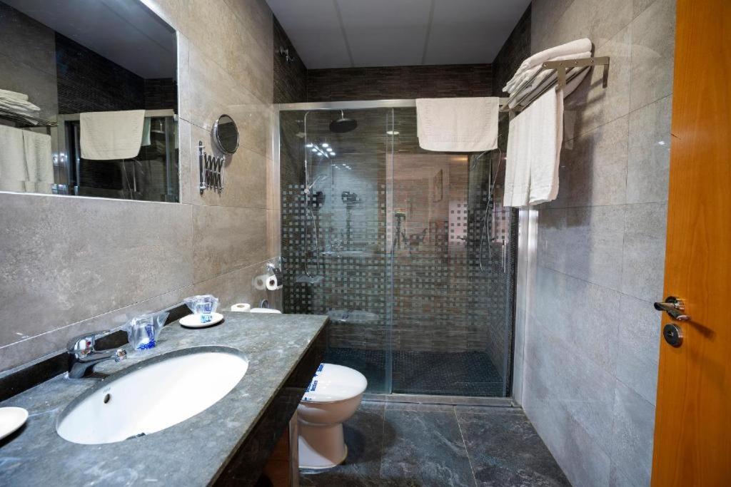 Hotel Los Barruecos By Croma Malpartida de Cáceres Екстериор снимка