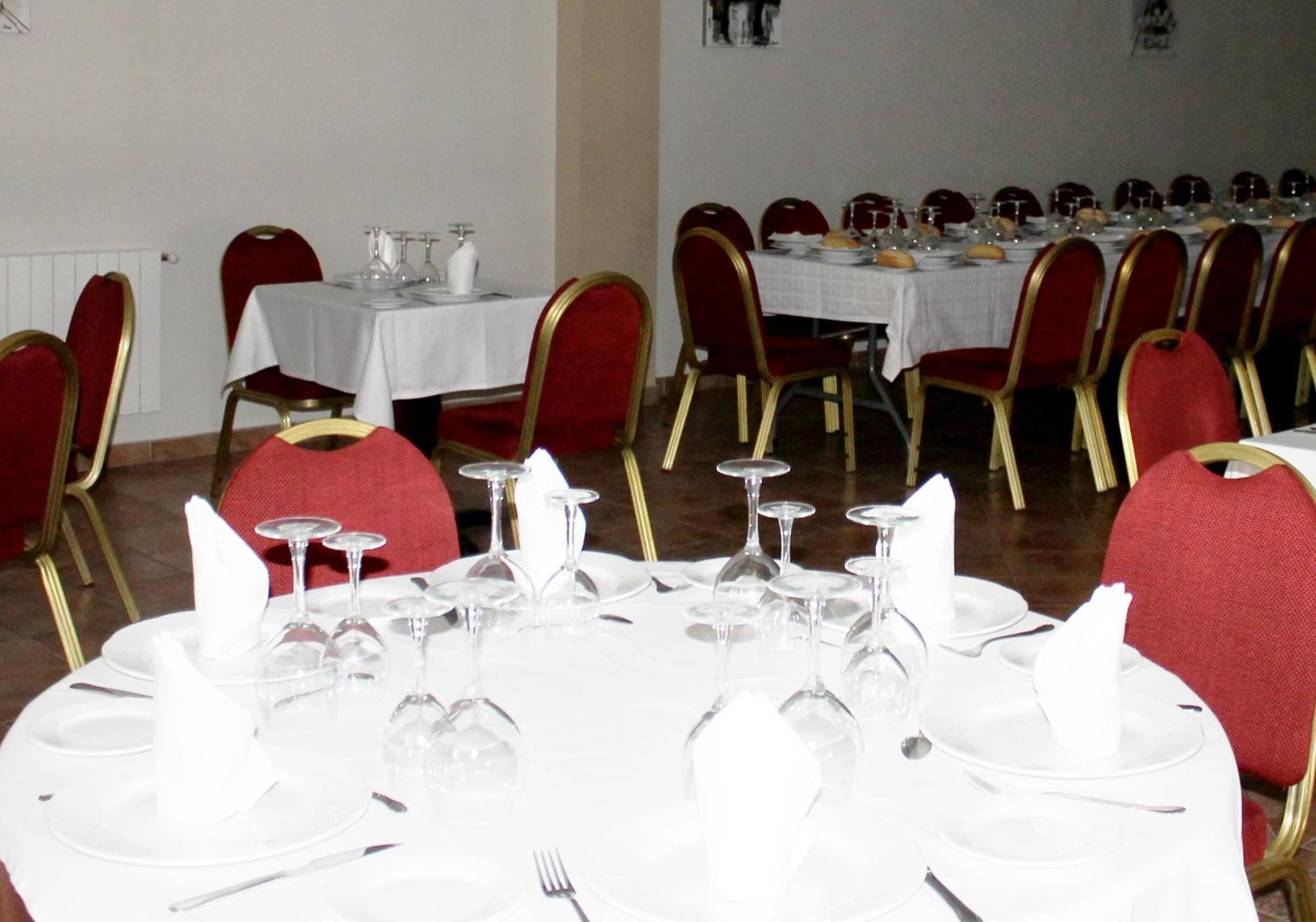 Hotel Los Barruecos By Croma Malpartida de Cáceres Екстериор снимка