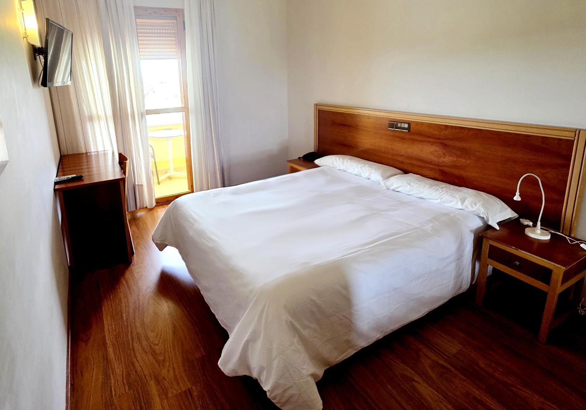 Hotel Los Barruecos By Croma Malpartida de Cáceres Екстериор снимка