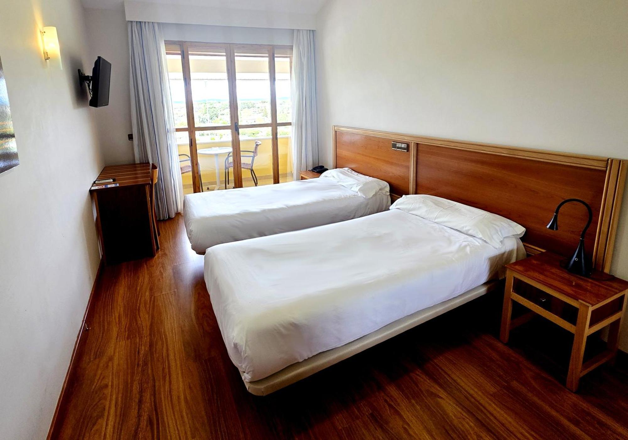 Hotel Los Barruecos By Croma Malpartida de Cáceres Екстериор снимка