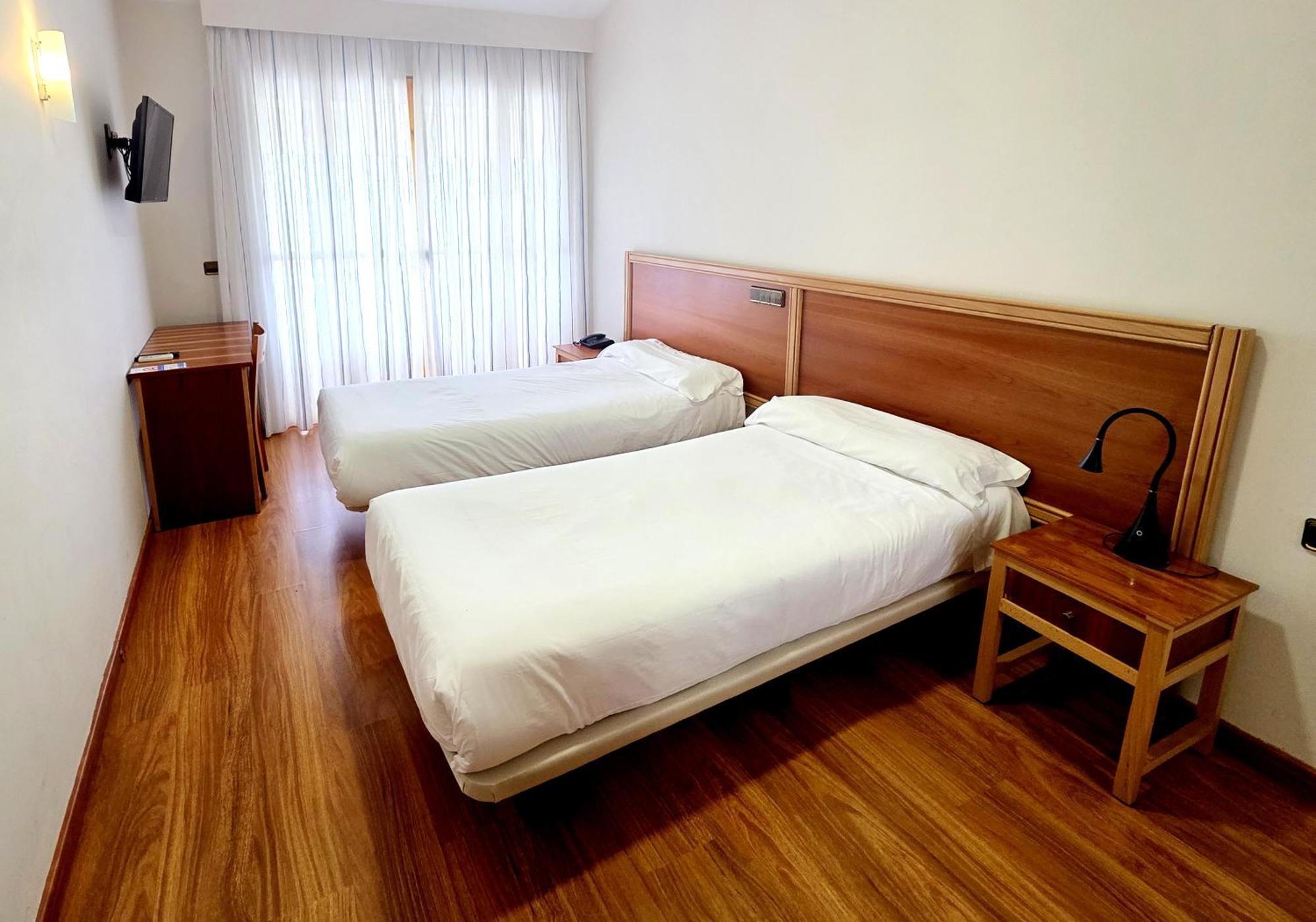 Hotel Los Barruecos By Croma Malpartida de Cáceres Екстериор снимка