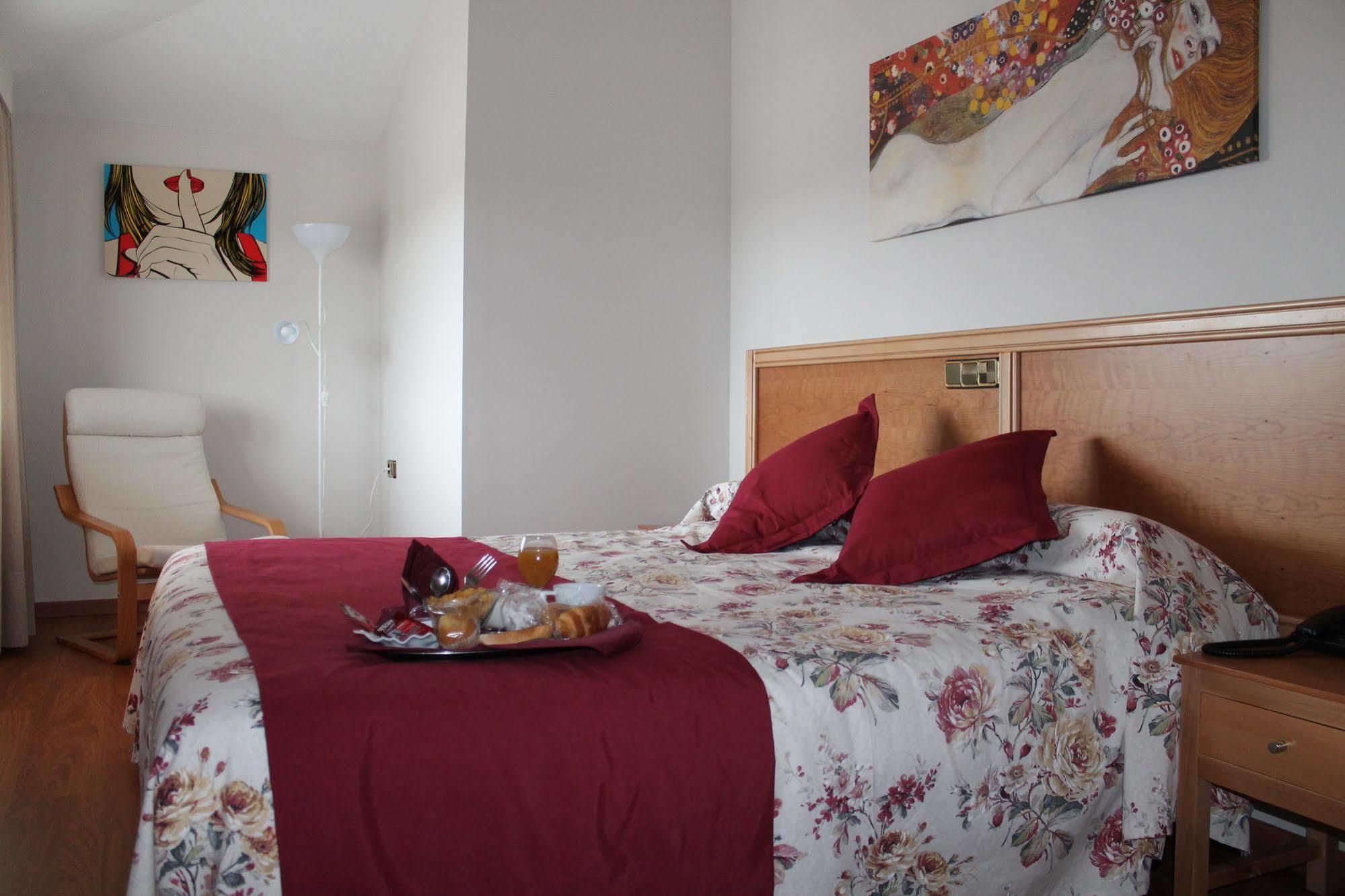 Hotel Los Barruecos By Croma Malpartida de Cáceres Екстериор снимка