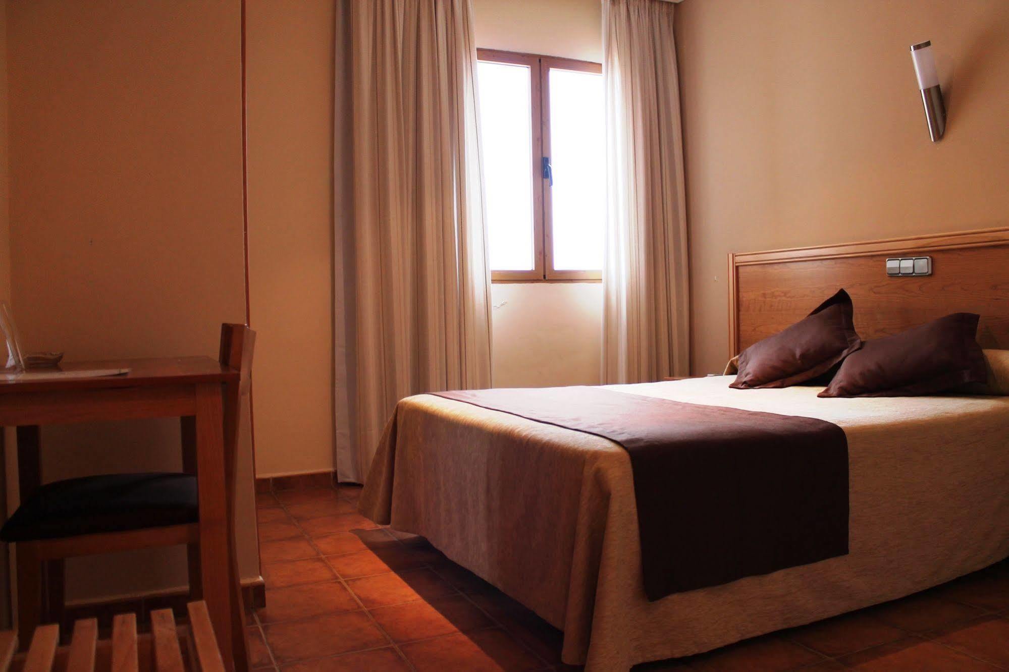 Hotel Los Barruecos By Croma Malpartida de Cáceres Екстериор снимка