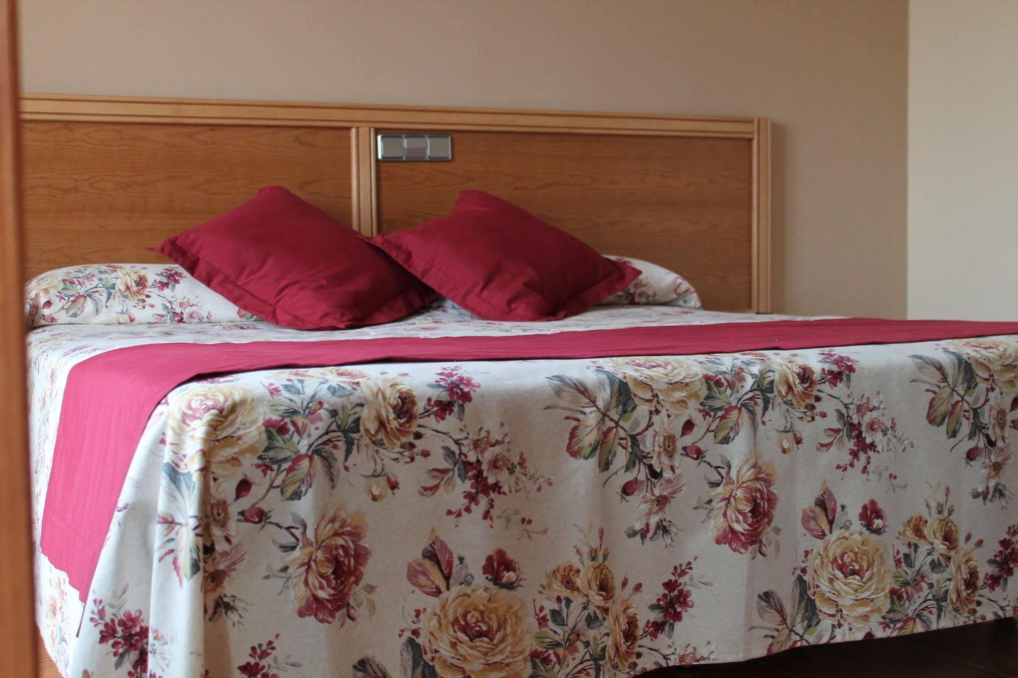 Hotel Los Barruecos By Croma Malpartida de Cáceres Екстериор снимка